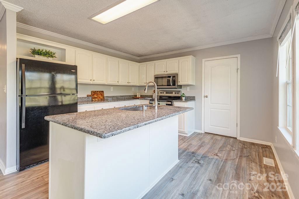 6 Clark Meadow Lane