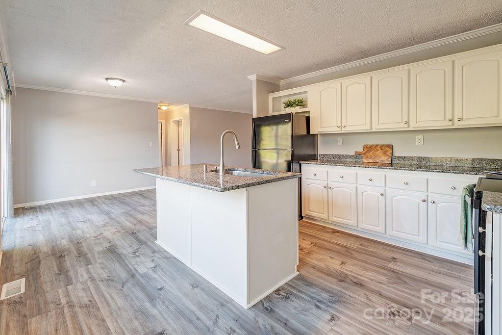 6 Clark Meadow Lane