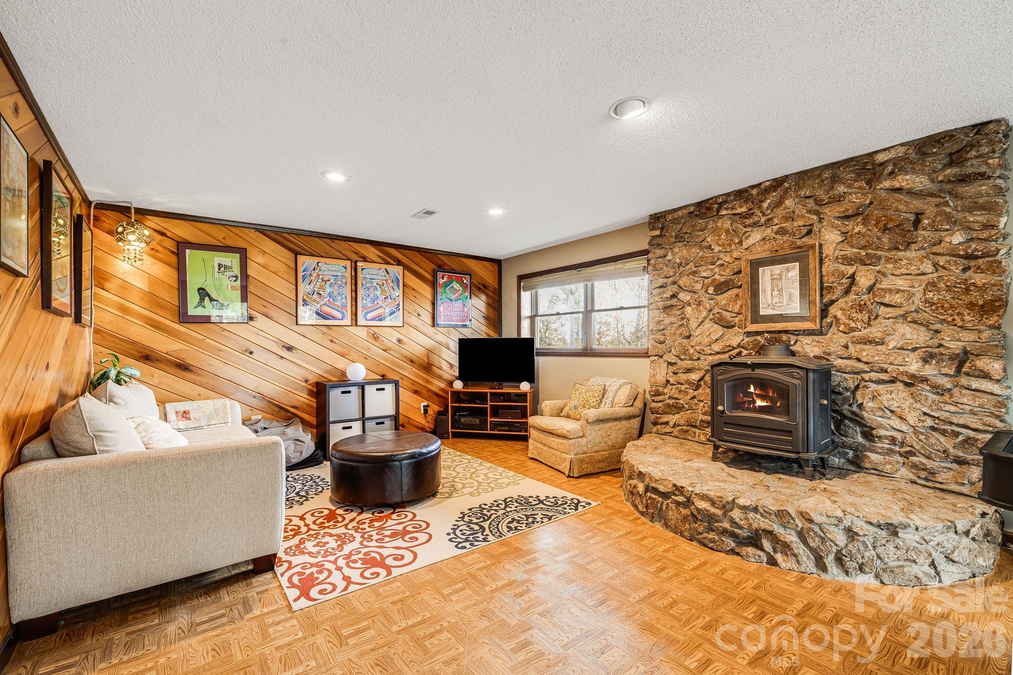 15 Crest Circle Drive