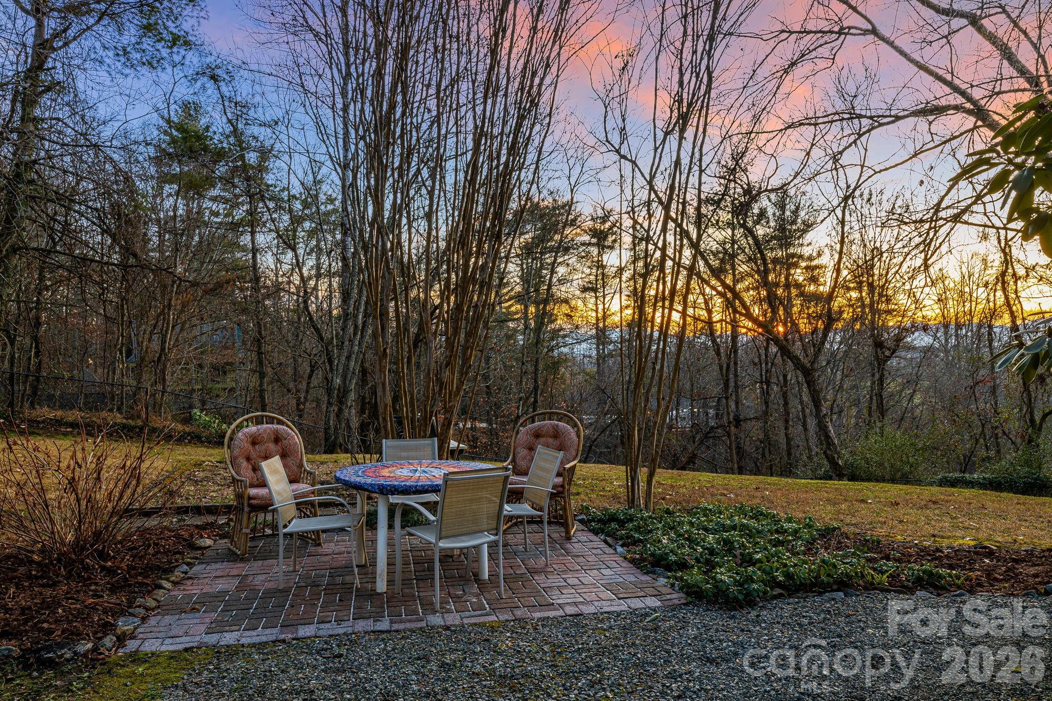 15 Crest Circle Drive
