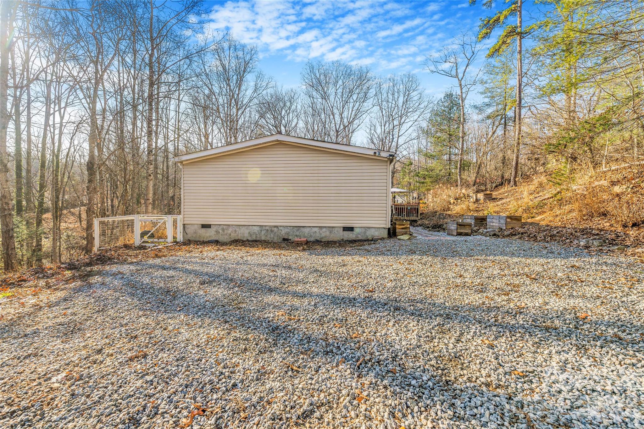140 Crows nest Road