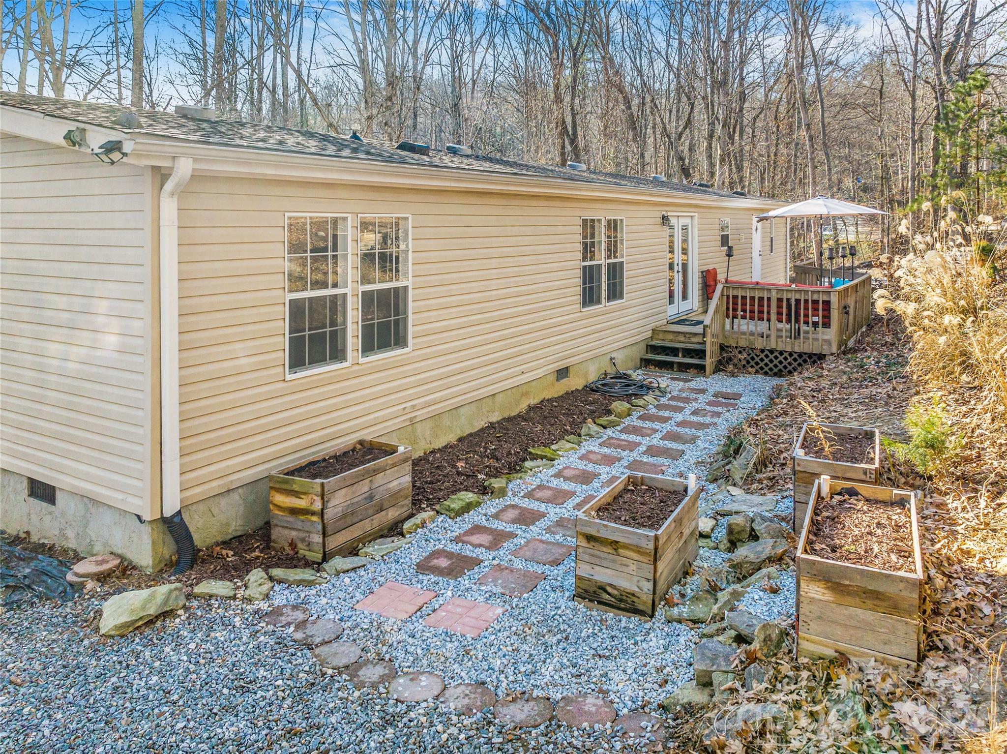 140 Crows nest Road