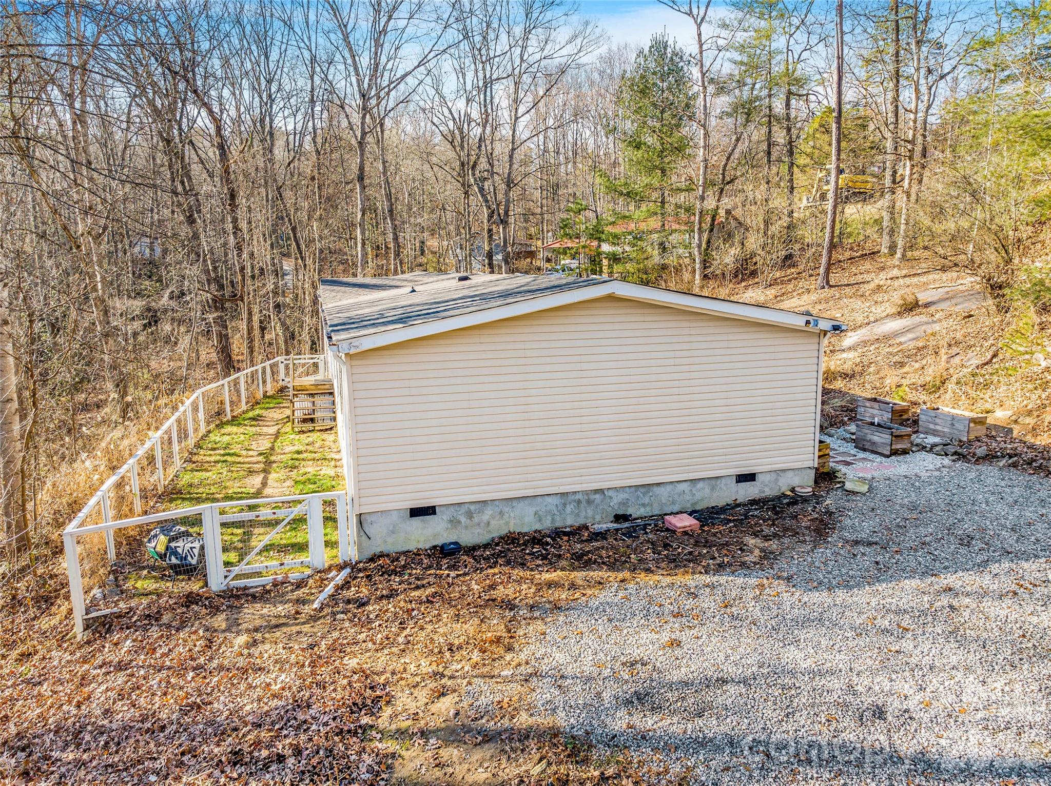 140 Crows nest Road