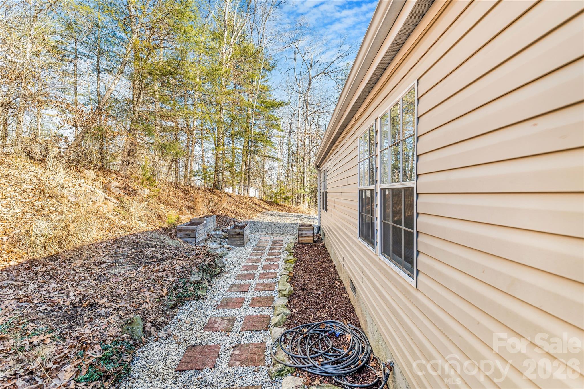 140 Crows nest Road