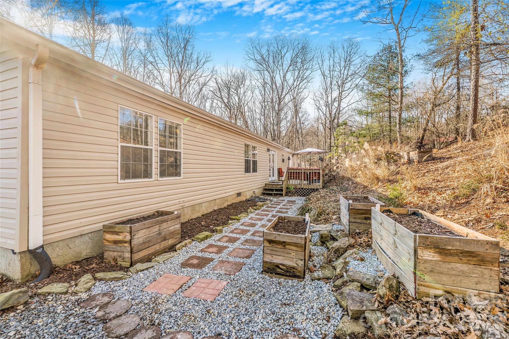 140 Crows nest Road