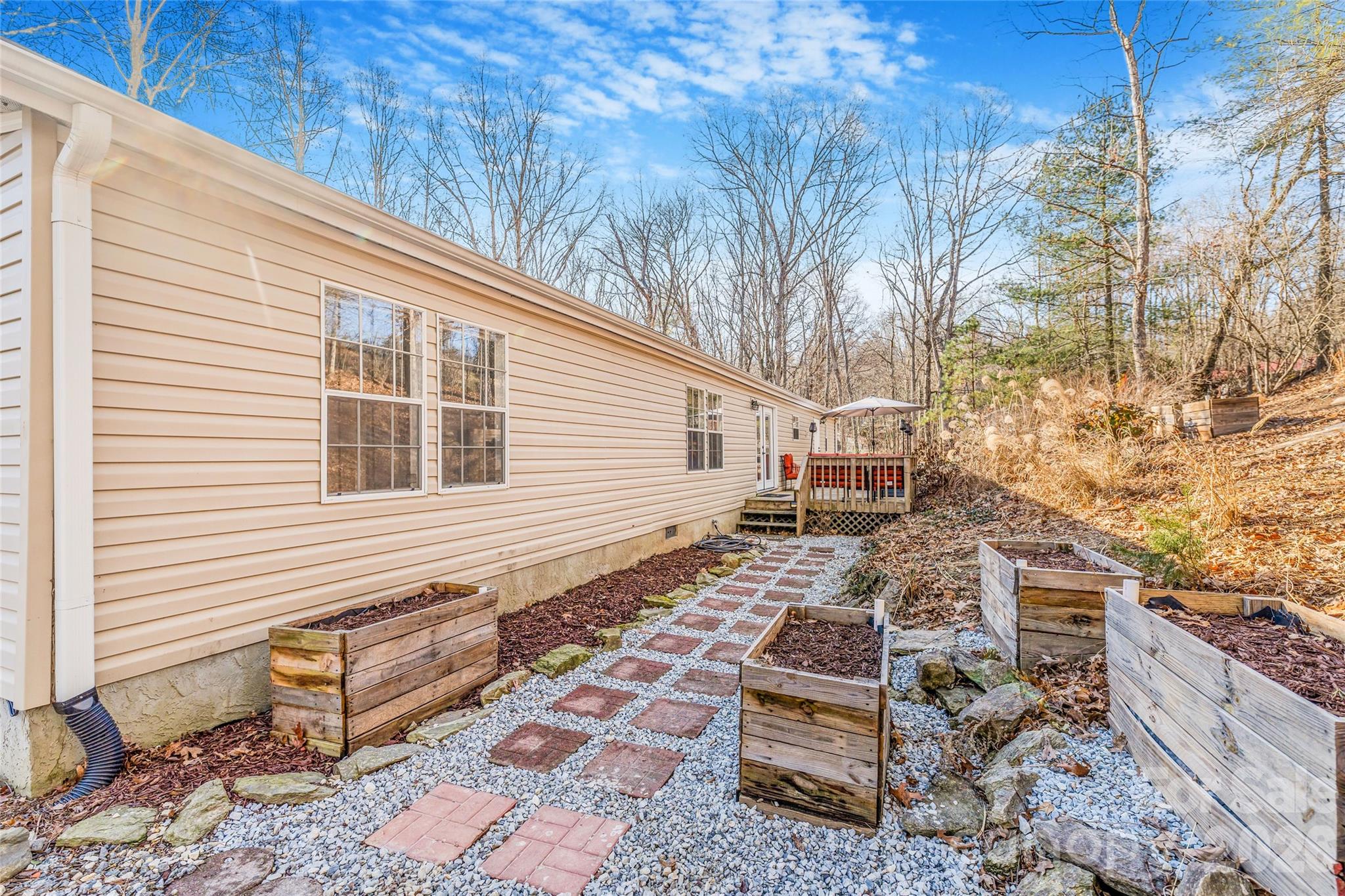140 Crows nest Road