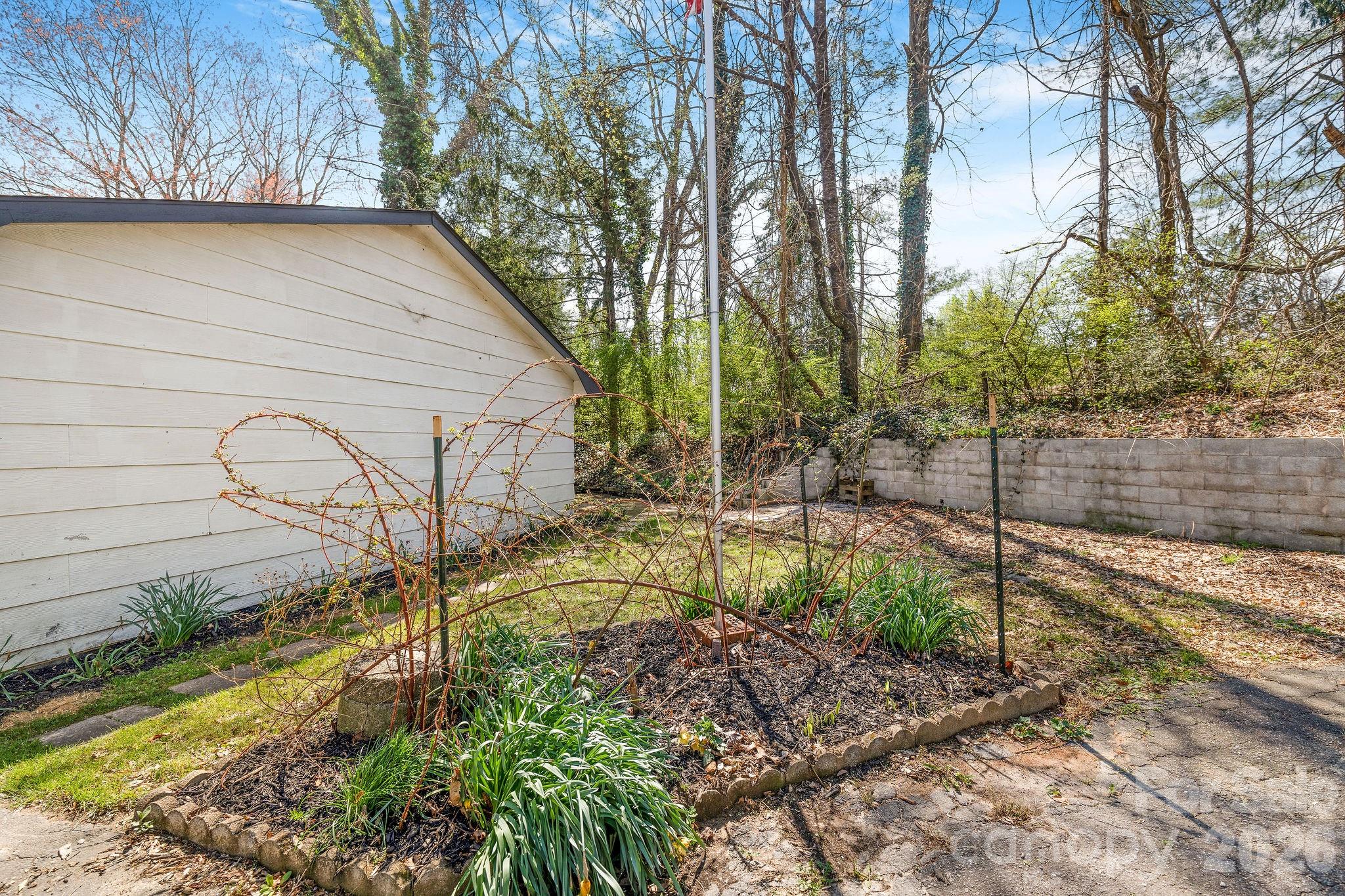 18 Peaceful Valley Lane