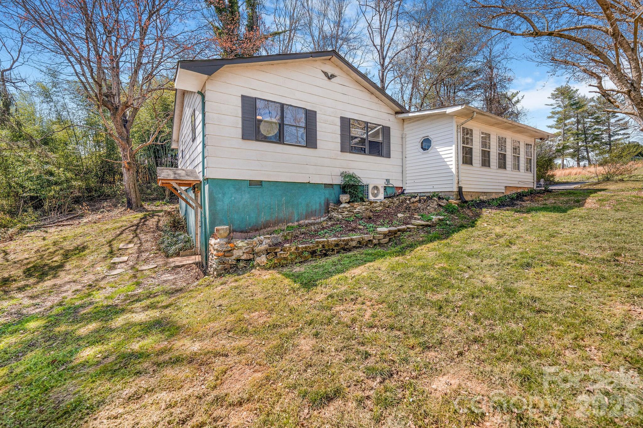 18 Peaceful Valley Lane