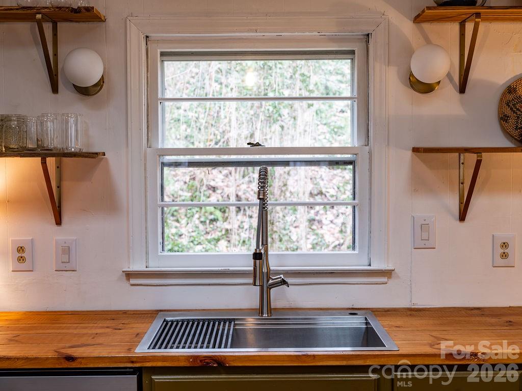 355 East View Road
