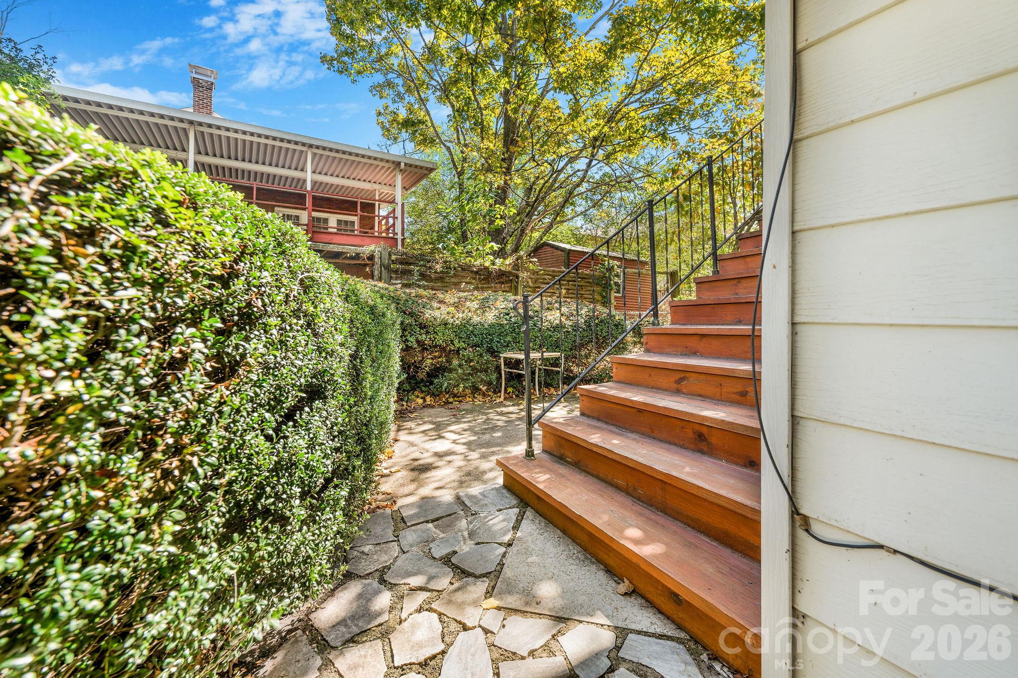 8 Maple Crescent Street