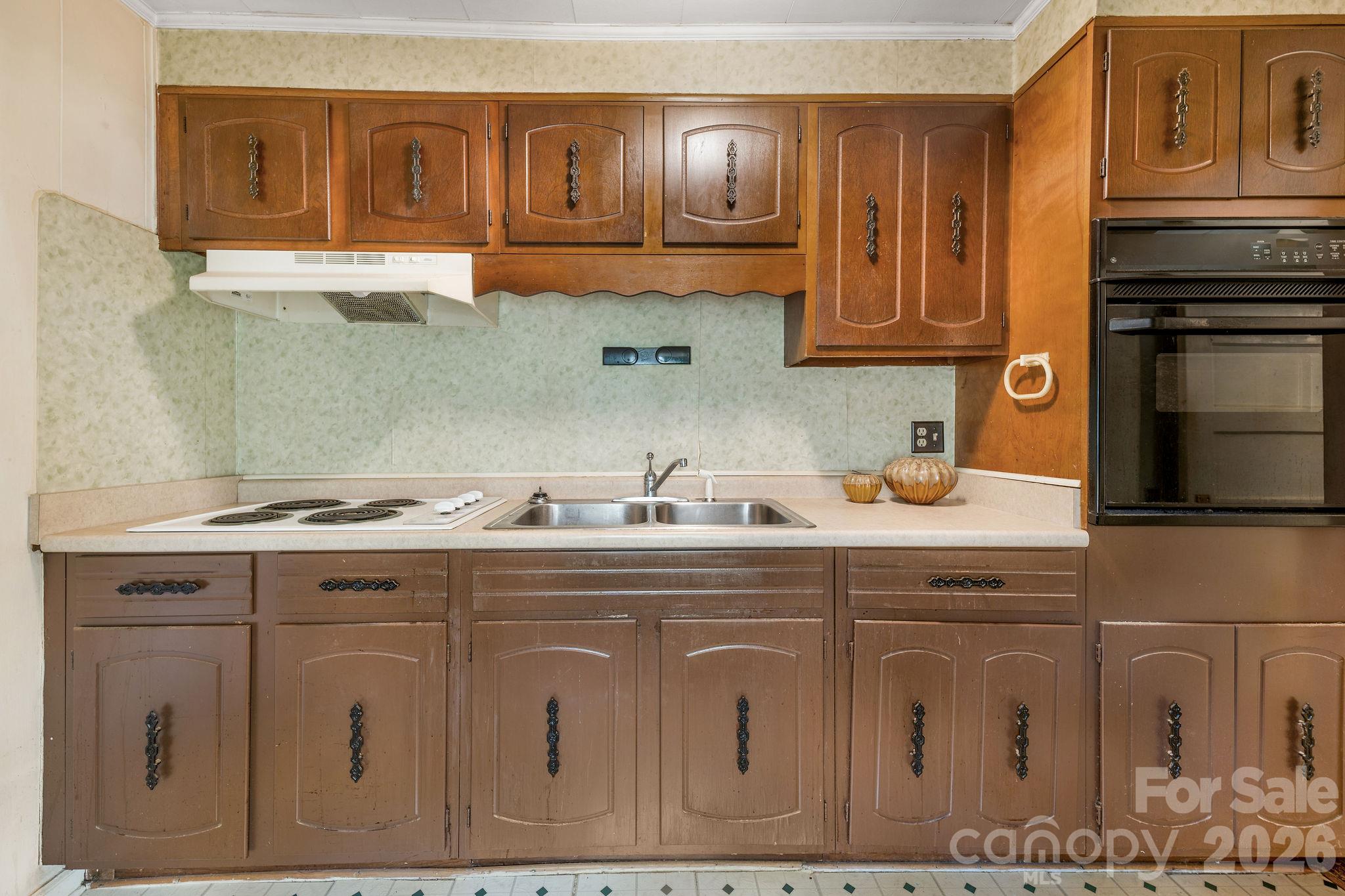8 Maple Crescent Street