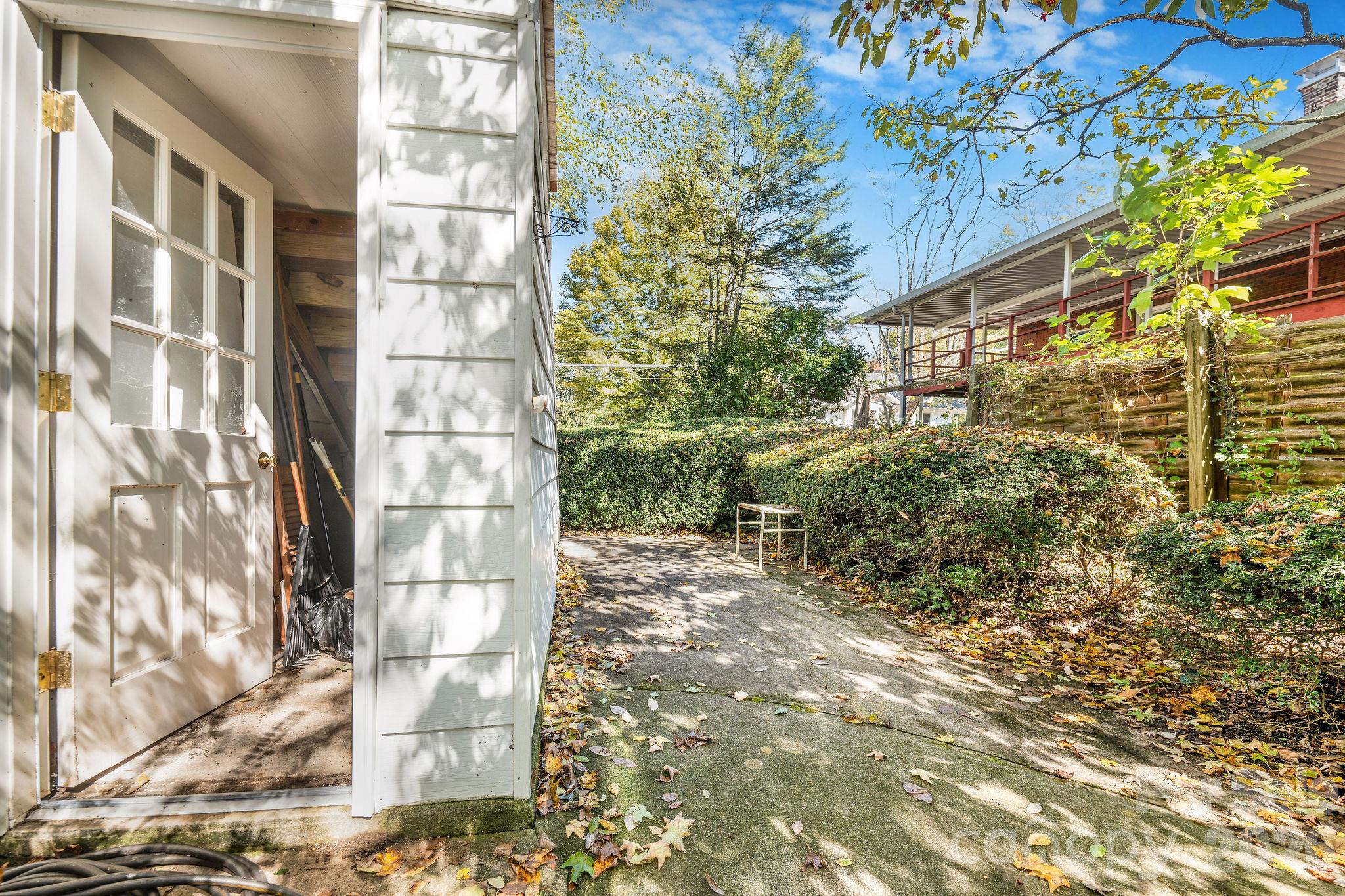 8 Maple Crescent Street