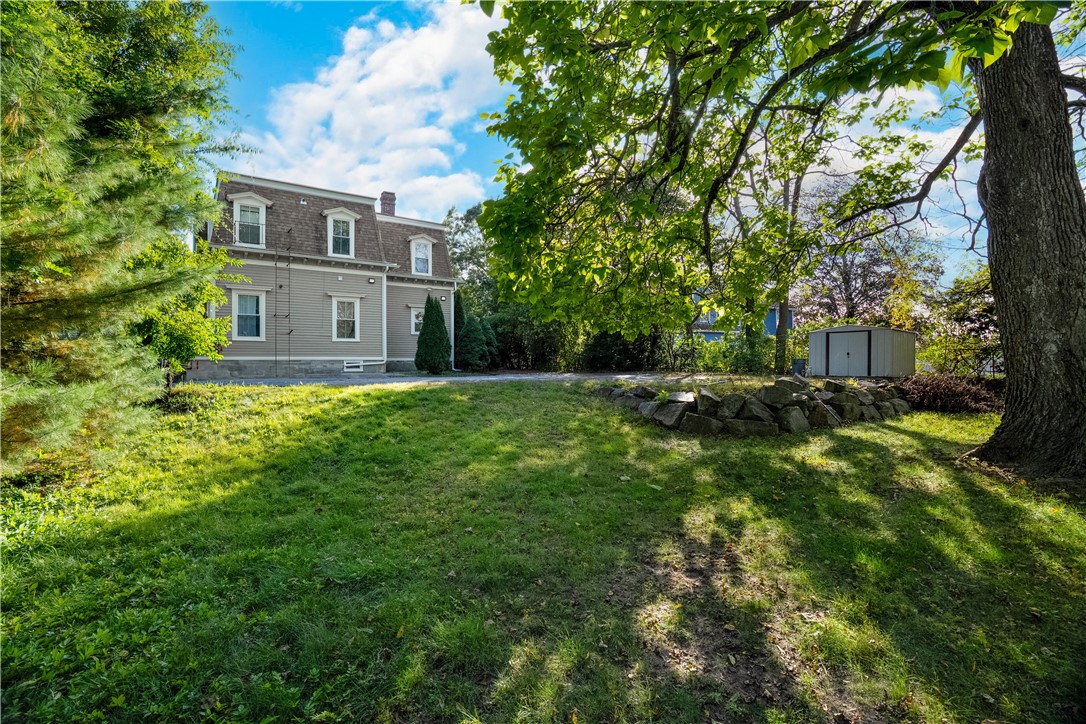 563 Putnam Pike