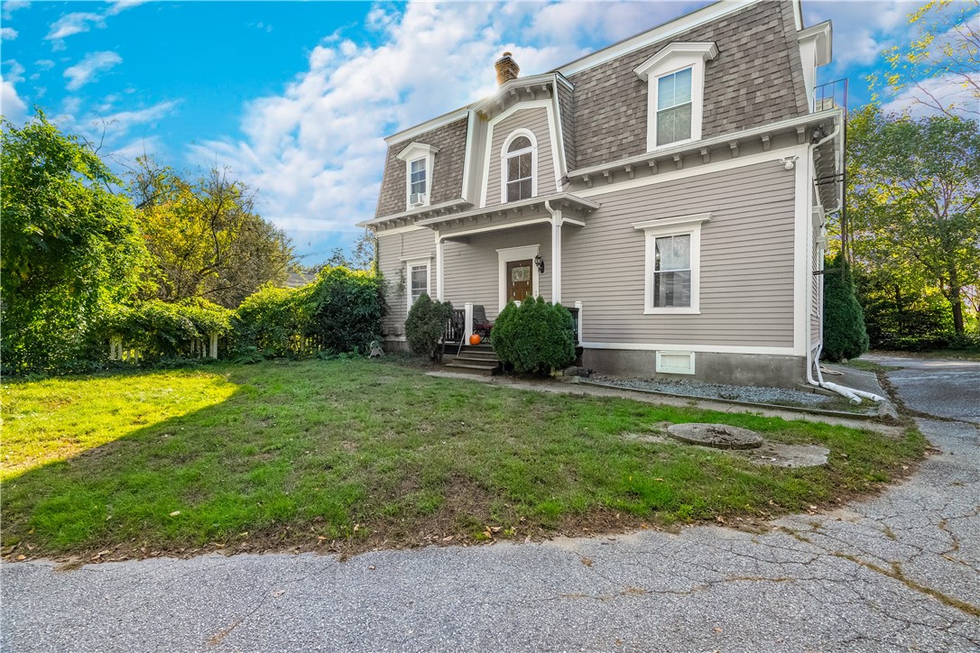 563 Putnam Pike