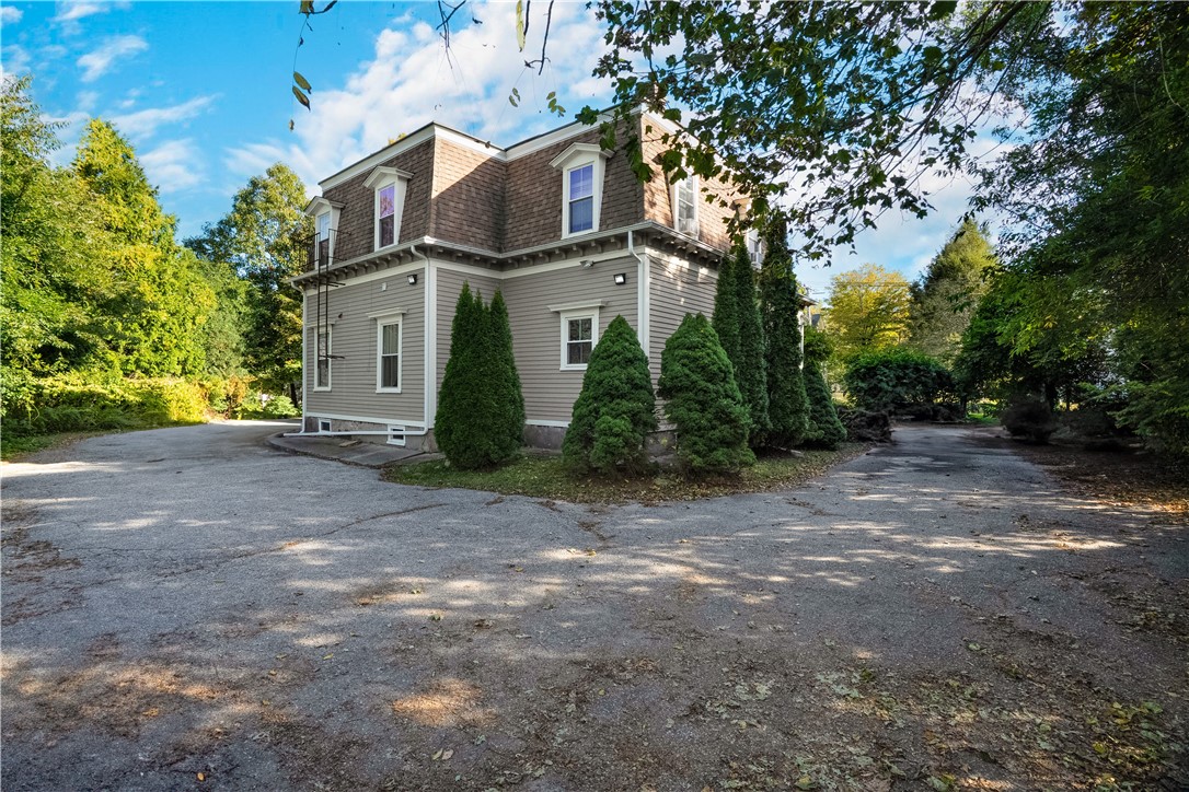 563 Putnam Pike