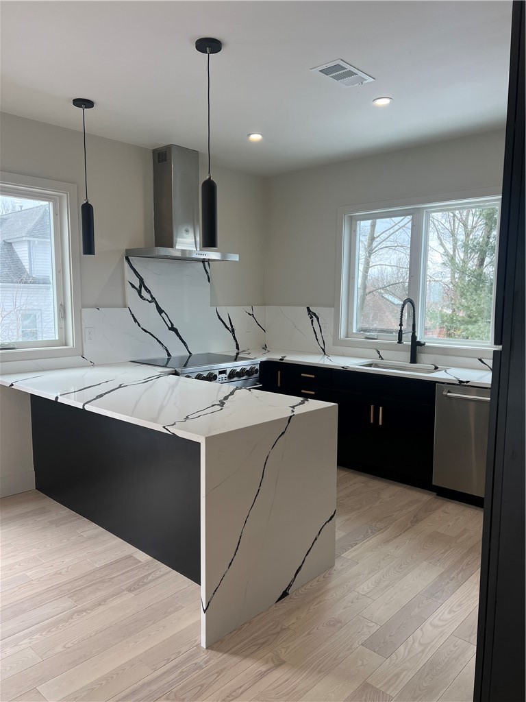 152 Colonial Road 152