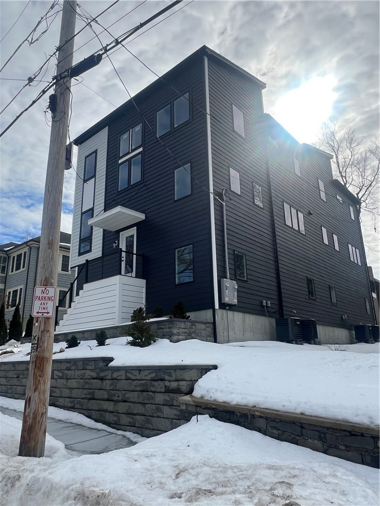 152 Colonial Road 152