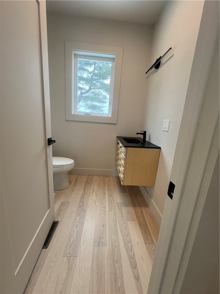 152 Colonial Road 152