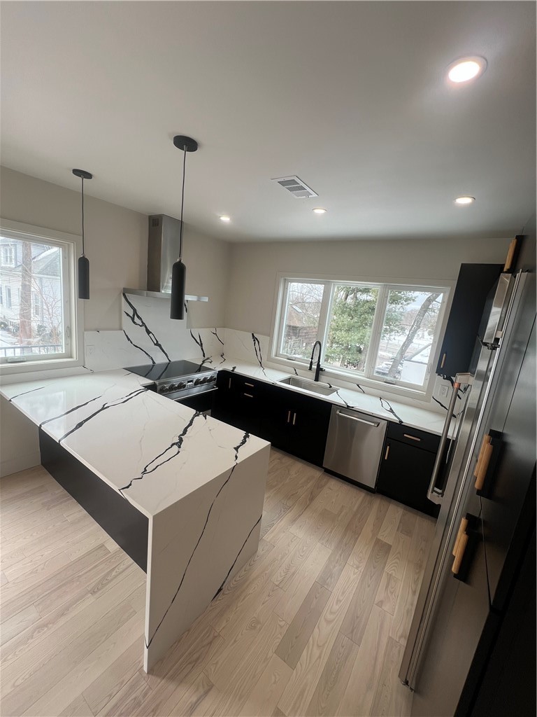 152 Colonial Road 152