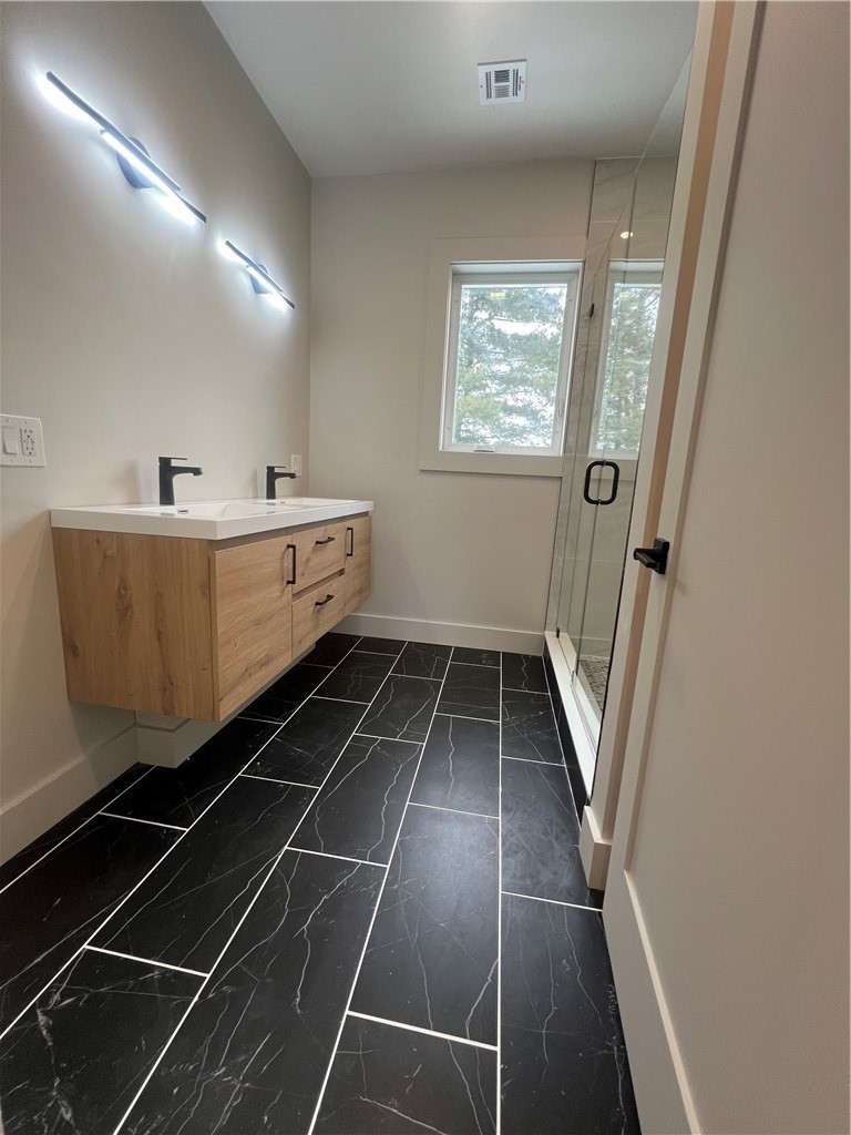 152 Colonial Road 152