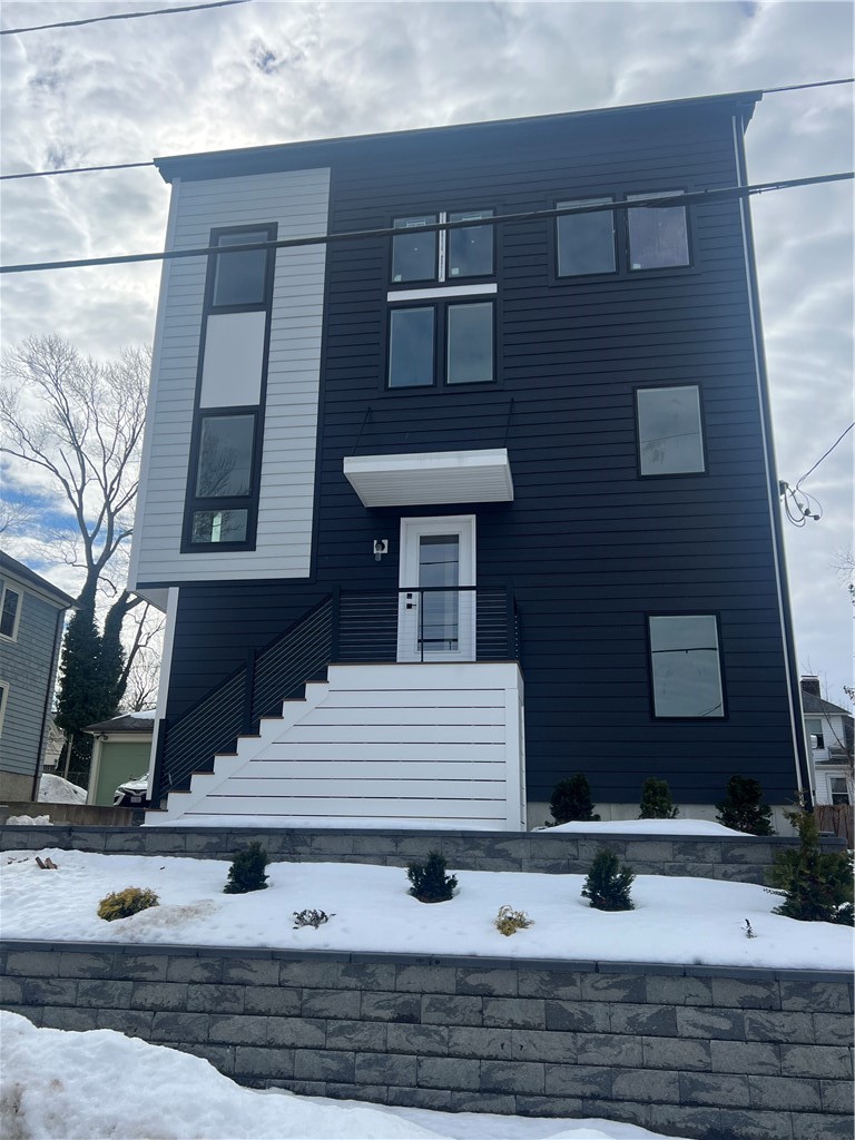 152 Colonial Road 152