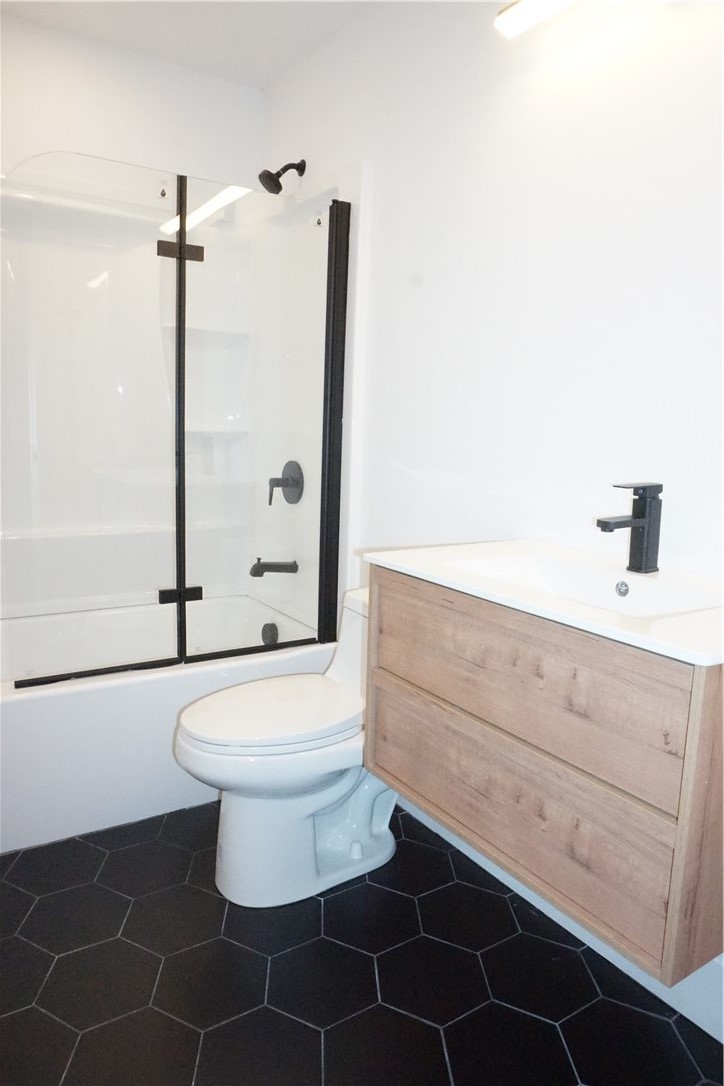 1232 Narragansett Boulevard