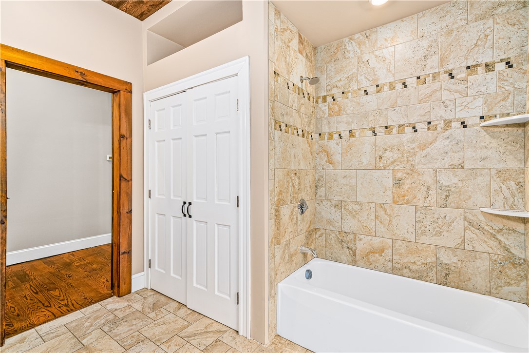 563 Putnam Pike