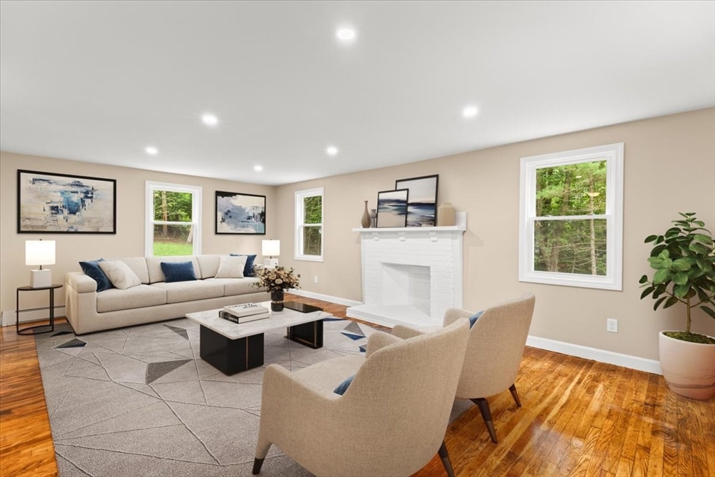 4 Simmons St