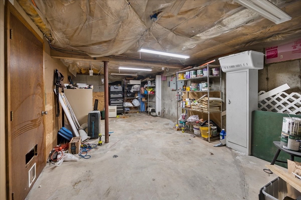 63 Hebb St