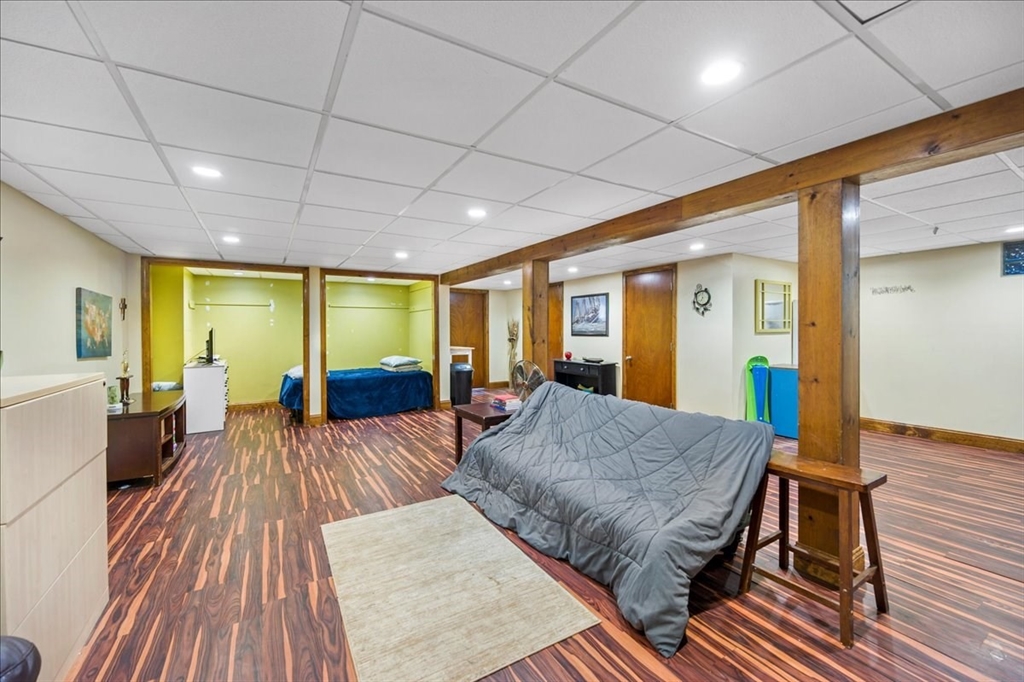 63 Hebb St