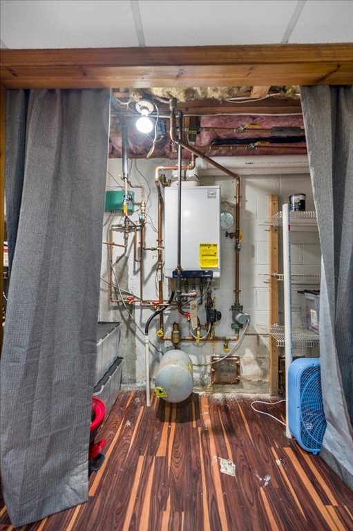 63 Hebb St