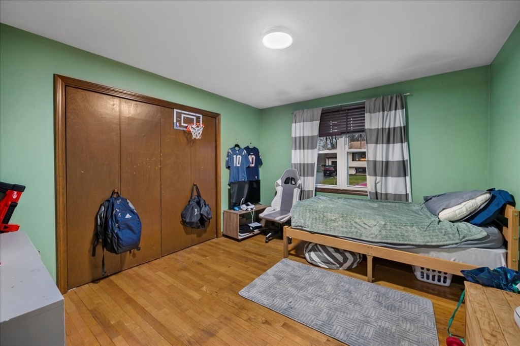 63 Hebb St