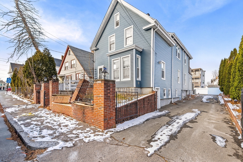 97 Huntington St