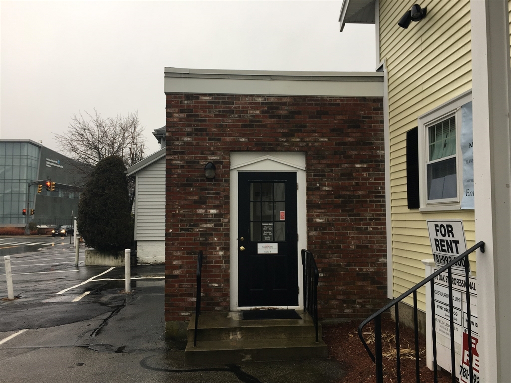 10 Oak St