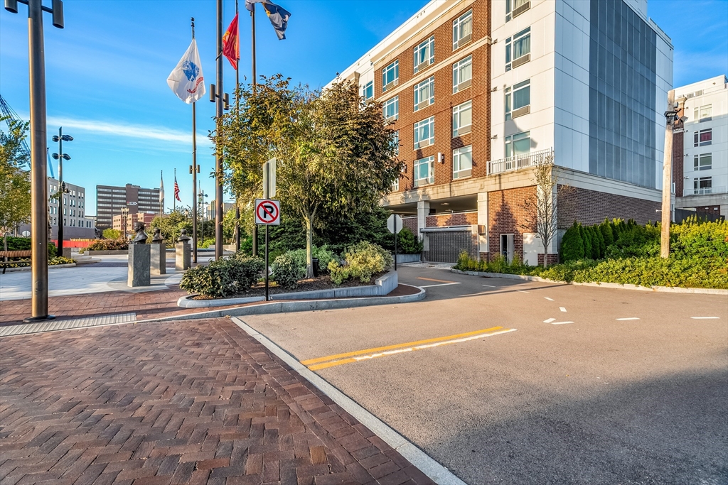18 Cliveden # 406W