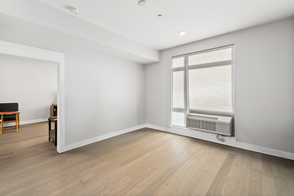 18 Cliveden # 406W