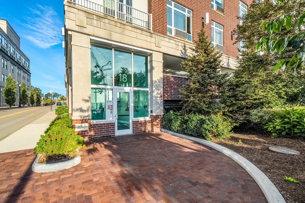 18 Cliveden # 406W