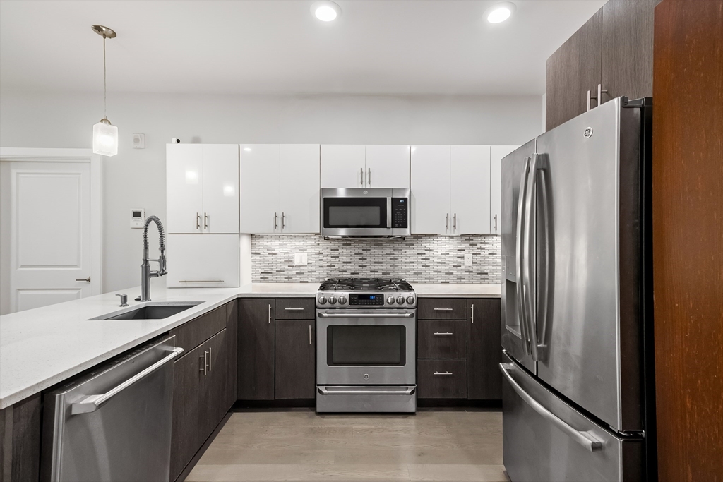 18 Cliveden # 406W