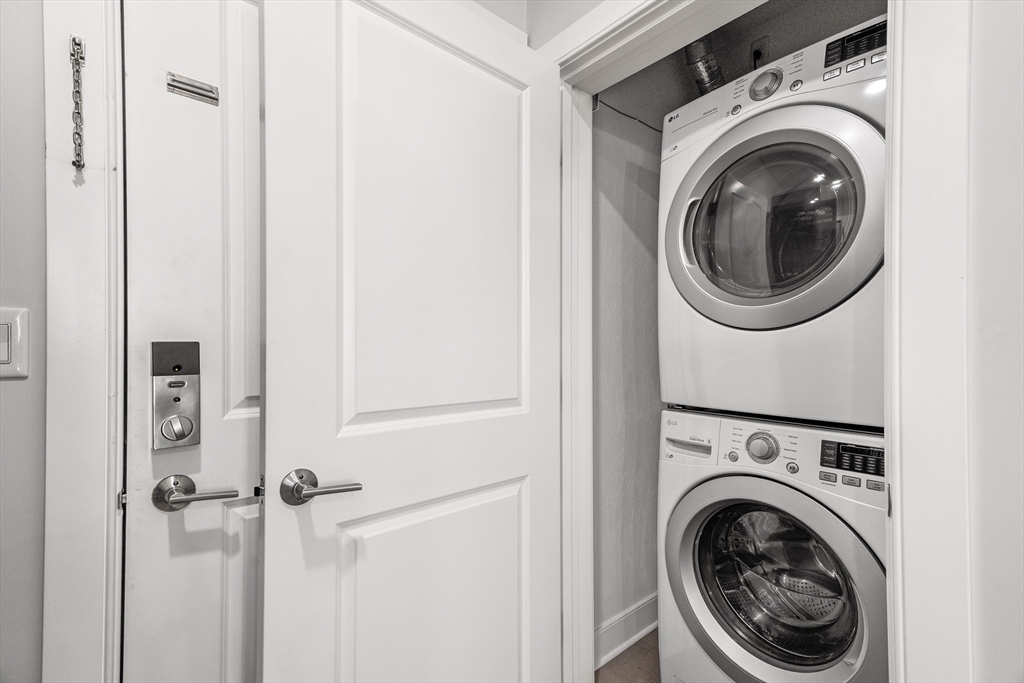 18 Cliveden # 406W