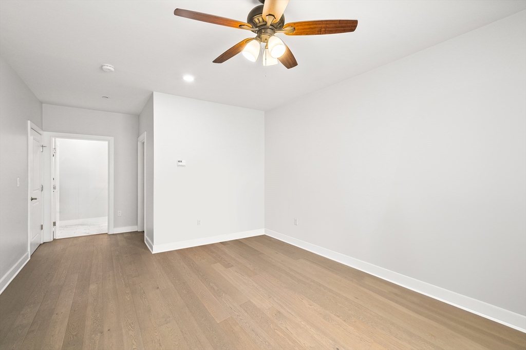 18 Cliveden # 406W
