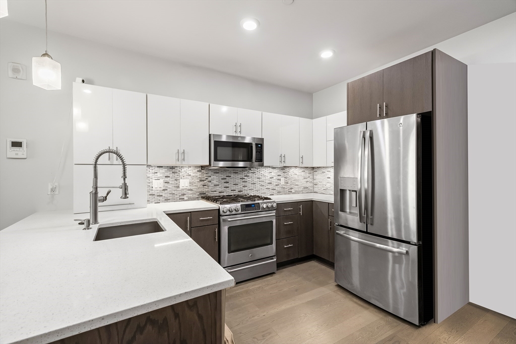 18 Cliveden # 406W
