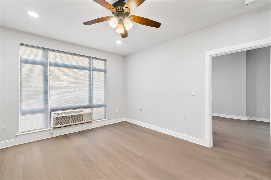 18 Cliveden # 406W