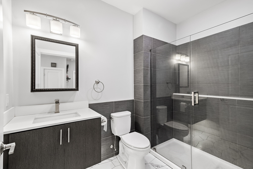 18 Cliveden # 406W