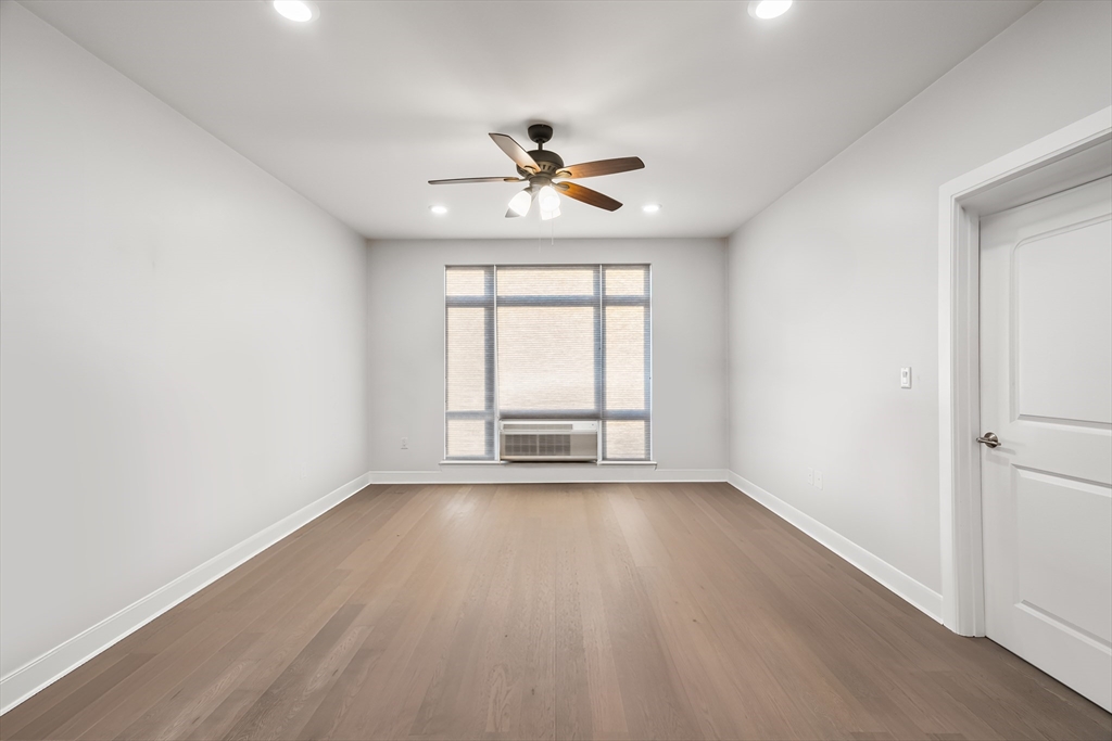 18 Cliveden # 406W