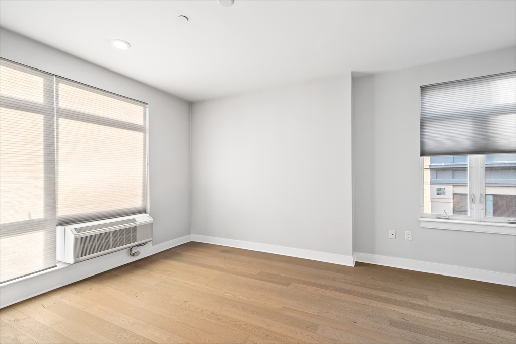 18 Cliveden # 406W