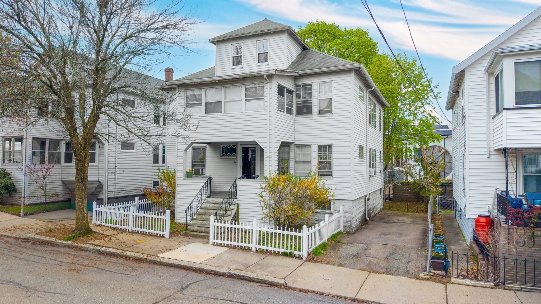 52 Sterling St