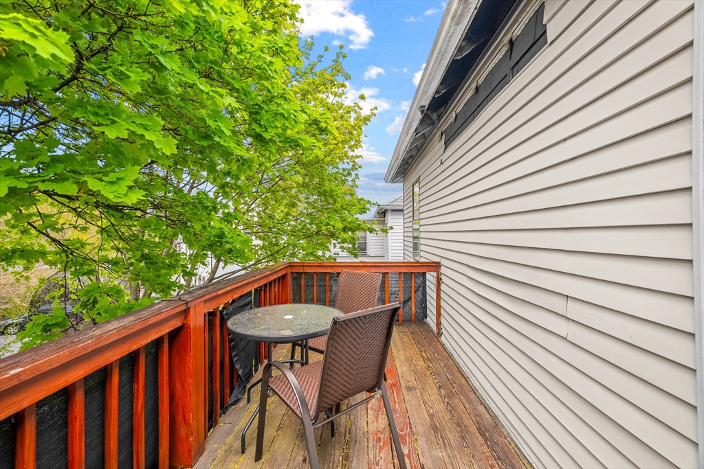 52 Sterling St