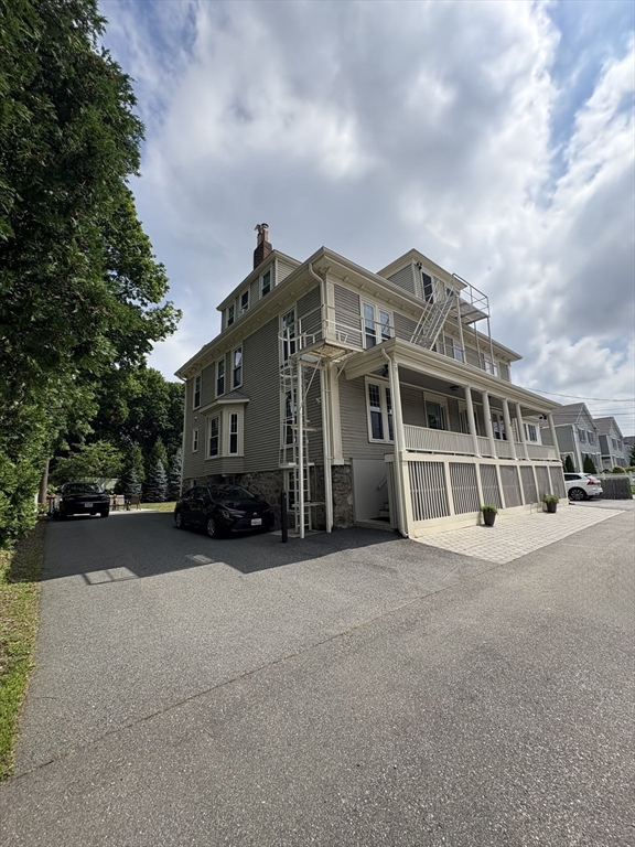 63 Oak St # 2B