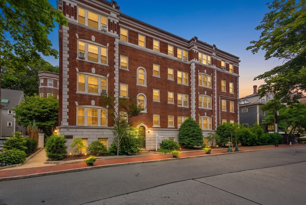 41 Bowdoin Street # 25