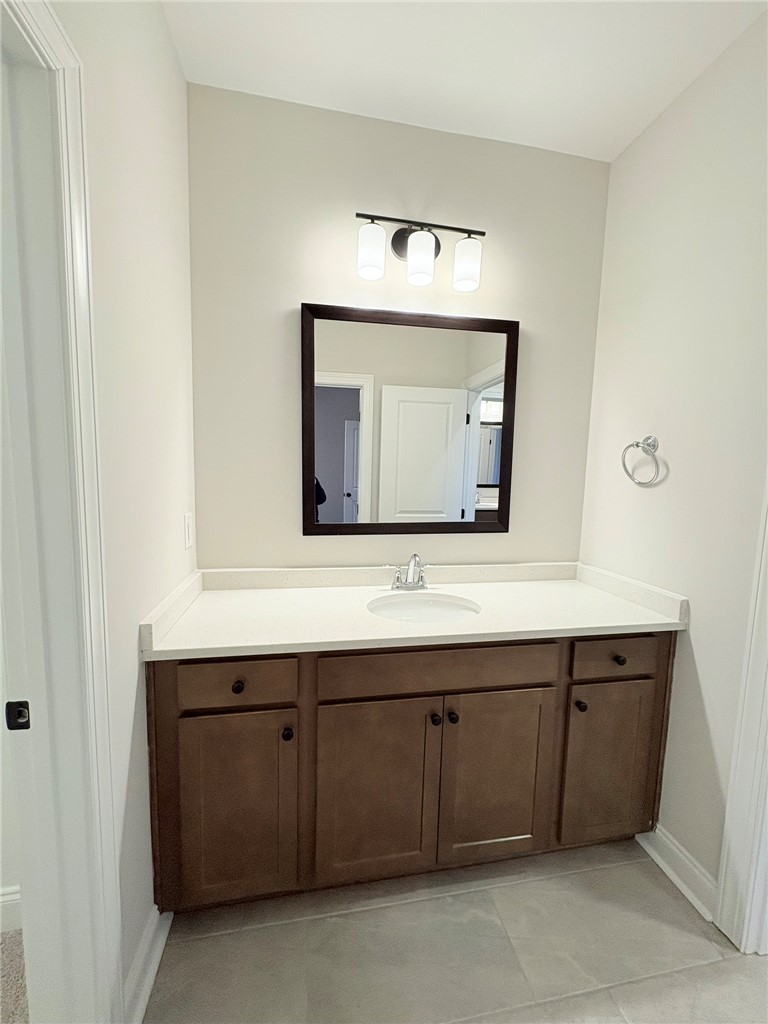 1633 James Burt PARKWAY